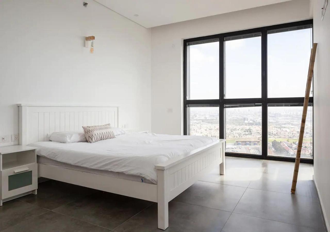 Oַ&O Group- Luxury Penthouse Jacuzzi Sea 36 Floor Apartment Bat Yam Exterior photo